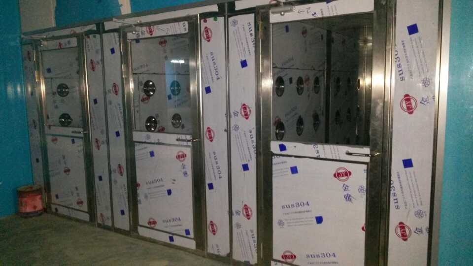 三開(kāi)門(mén)風(fēng)淋室